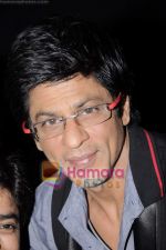 Shahrukh Khan on the sets of Imagine Jhor Ka Jhatka in Yashraj Studio on 9th Feb 2011 (8).JPG